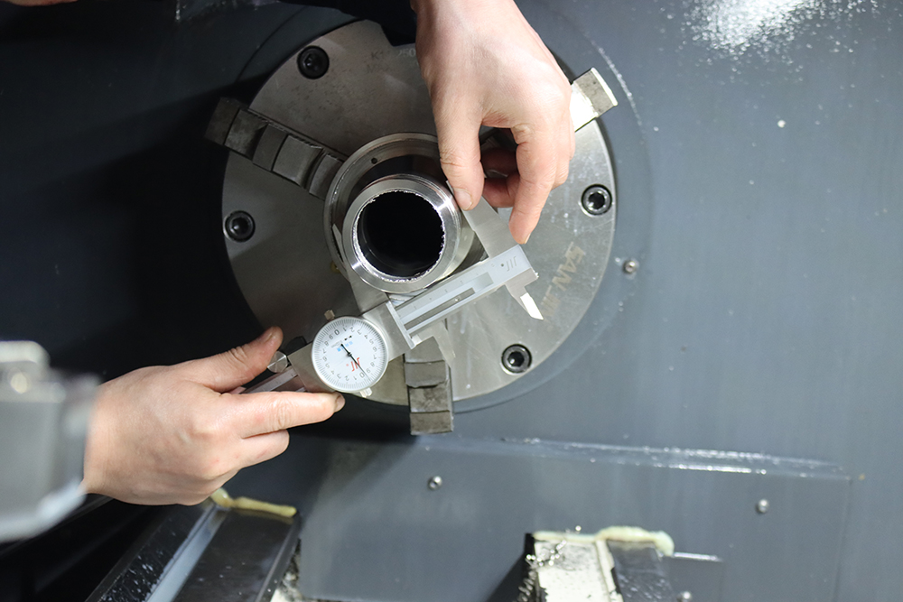 拖市鎮(zhèn)裝配雙端面小彈簧平衡型密封無誤差的方法