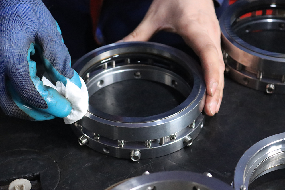 拖市鎮(zhèn)泵用機(jī)械密封的安裝使用原則和技術(shù)要求